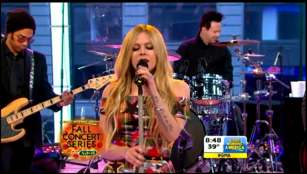 Avril Lavigne - Let Me Go (Live @ Good Morning America 05.11.2013) 