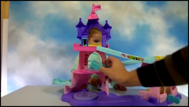 Принцессы Диснея на пони скачут по горкам в замке Set Princess Stable Klip - Klop unpacking toys 