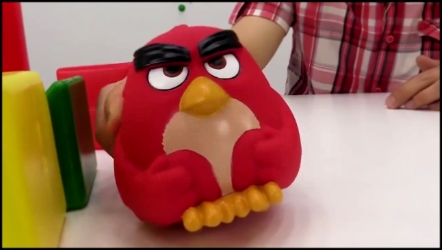 Бэтмен и Энгри Бердз (Angry Birds)! Видео с игрушками: ЗАХВАТ столовой! Четвертый обед под угрозой! 