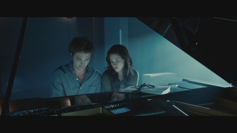 Carter Burwell - Bella's lullaby (Twilight The Score- в гостях у Калленов - на деревьях и игра Эдварда на рояле.