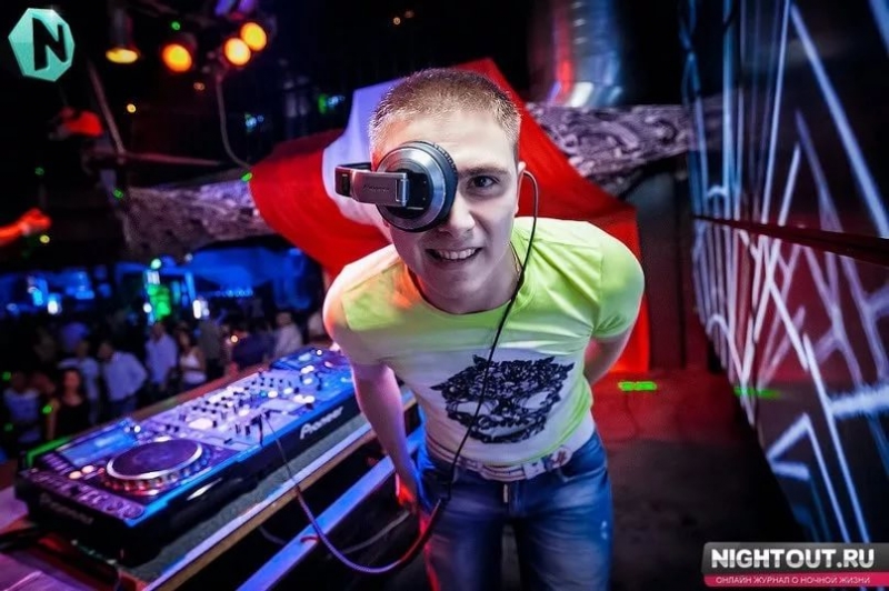 DJ GraF aka Slava - Track 11 Weekend 2012 кто любит клубную музыку,заходите к нам public34569933