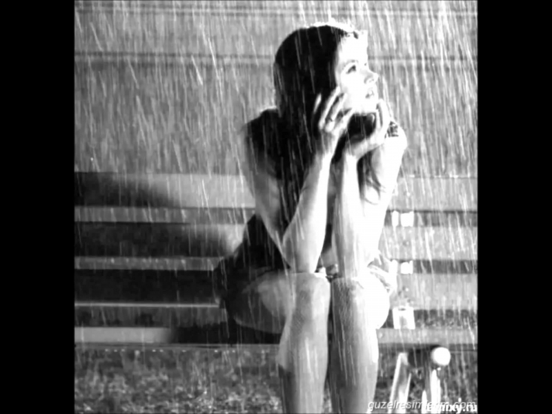 Gaspar - The rain *Мысли в голове, что ее не вернешь. Играя, капли дождя оставляют следы. Нет суеты, но в душе остатки пустоты. Настал конец игры, и в этом виноваты мы. Прошлого не изменить, и дождь сотрет следы. Уходя, уходи, люби и будь любима.*