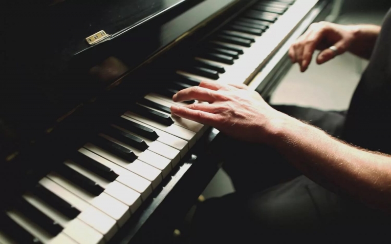 Игра на фортепиано - .