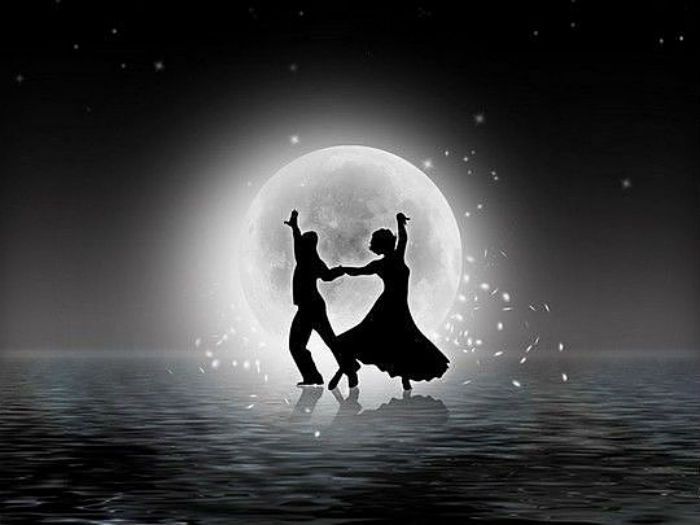 Танец под луной
