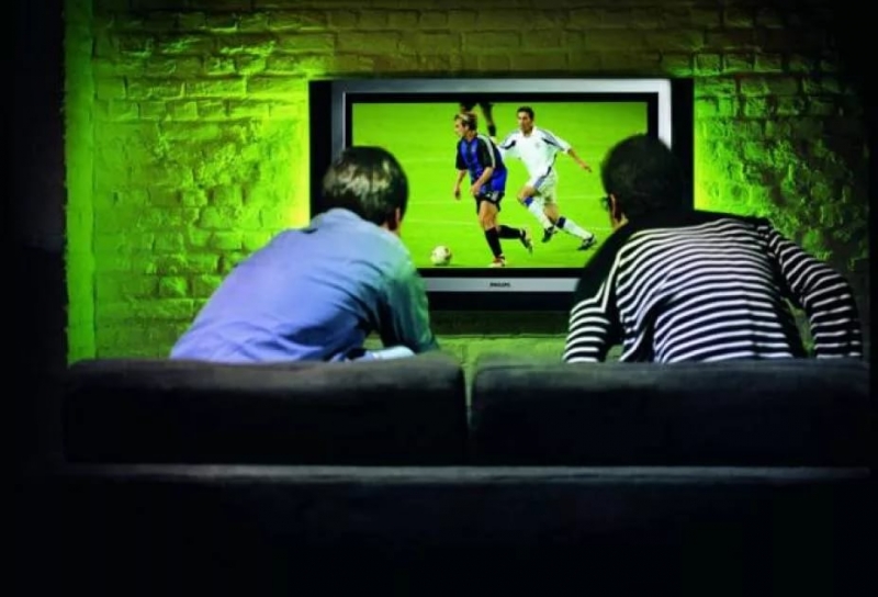 как мужчины смотрят футбол - Сталкер
