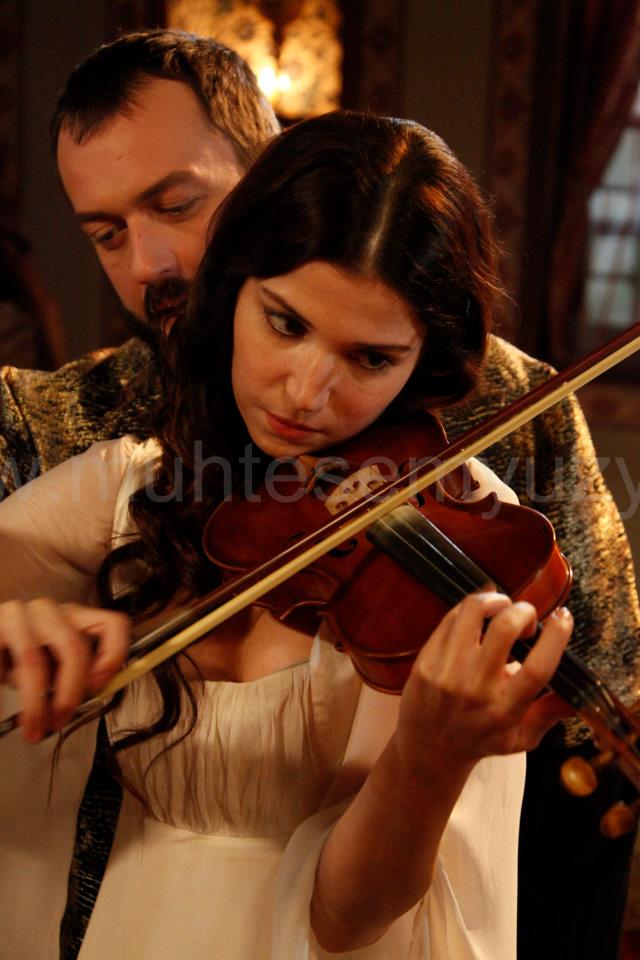 Muhteşem Yüzyıl - Очень красивая игра на скрипке