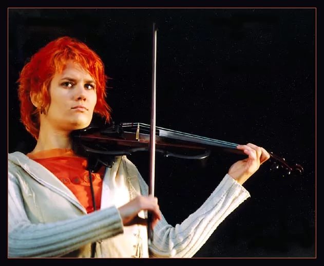 Маша, скрипачка из "Король и Шут"