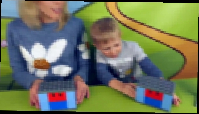 Lego Замок и малыш Даник с мамой - Видео для детей с конструктором Лего и Даником 
