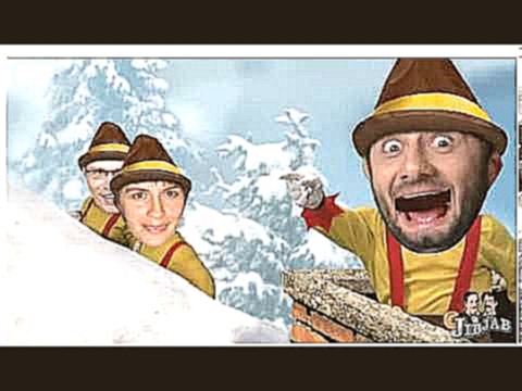 Забавный новогодний мультик "Игра в снежки" 