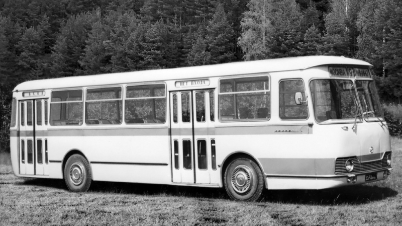 Автобус ЛиАЗ-677М - бутылочки