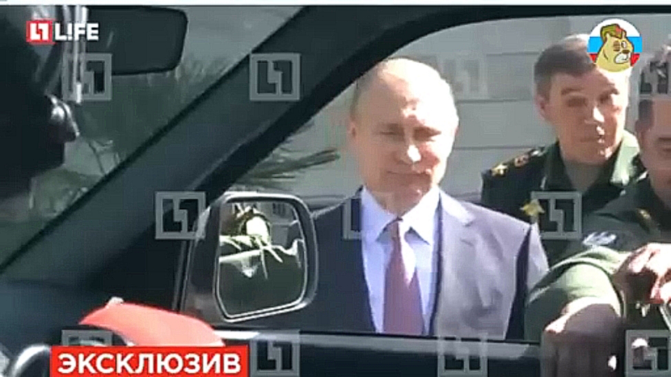 Владимир Путин не смог открыть дверь машины "УАЗ-Патриот" 