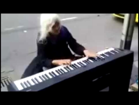 Когда эта бабуля села за пианино, все смеялись  Но когда она начала играть 