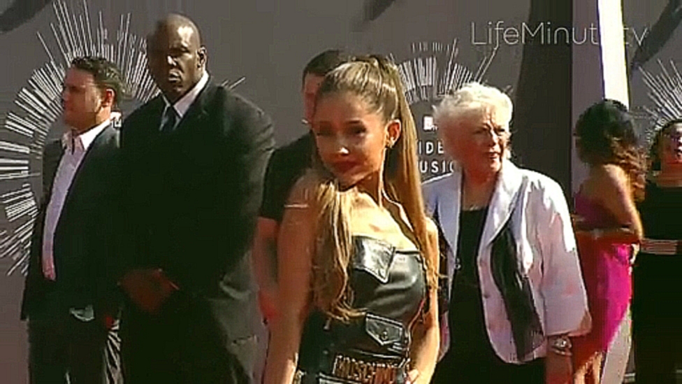 Taylor Swift, Jennifer Lopez and Ariana Grande Get Leggy on the VMA's 2014 Red Carpet 