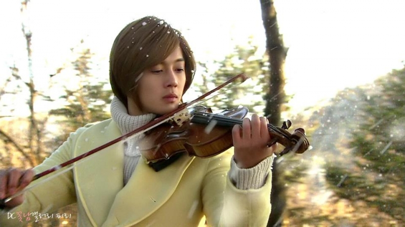 Ким Хёнджун - Игра на скрипке