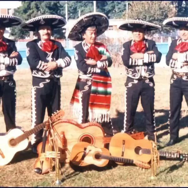 Мексиканская музыка слушать. Мексиканские народные инструменты. Мексиканские народные музыкальные инструменты. Мексиканская игра. Мексиканская рок-группа Sixteen.
