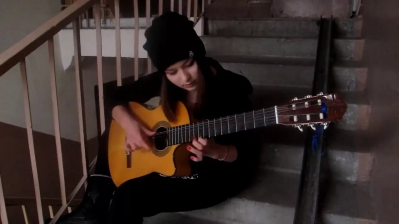 девушка классно играет на гитаре