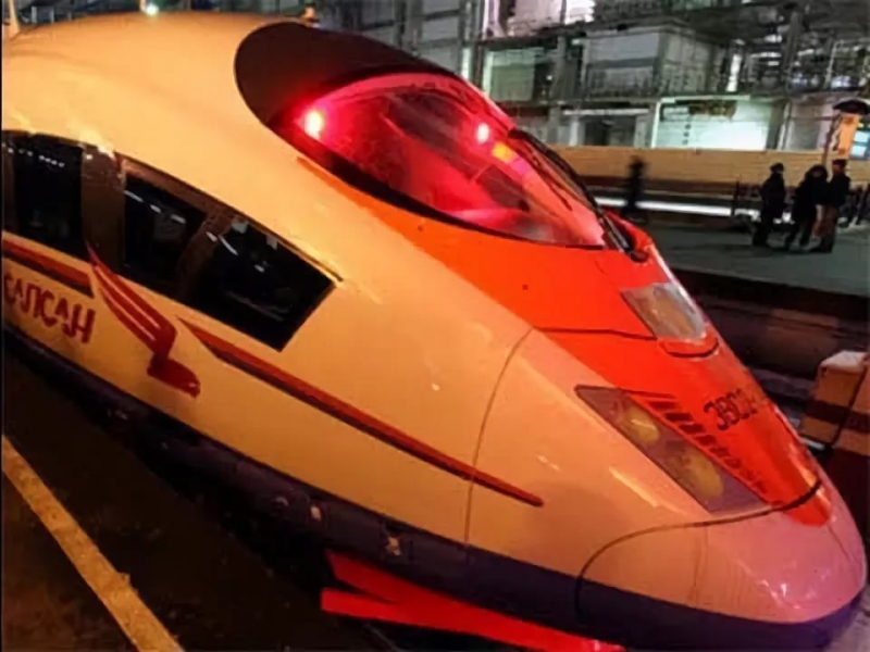Поезд мух. Сапсан поезд. Сапсан поезд фото. Красно песочный Сапсан. Сапсан vs TGV.